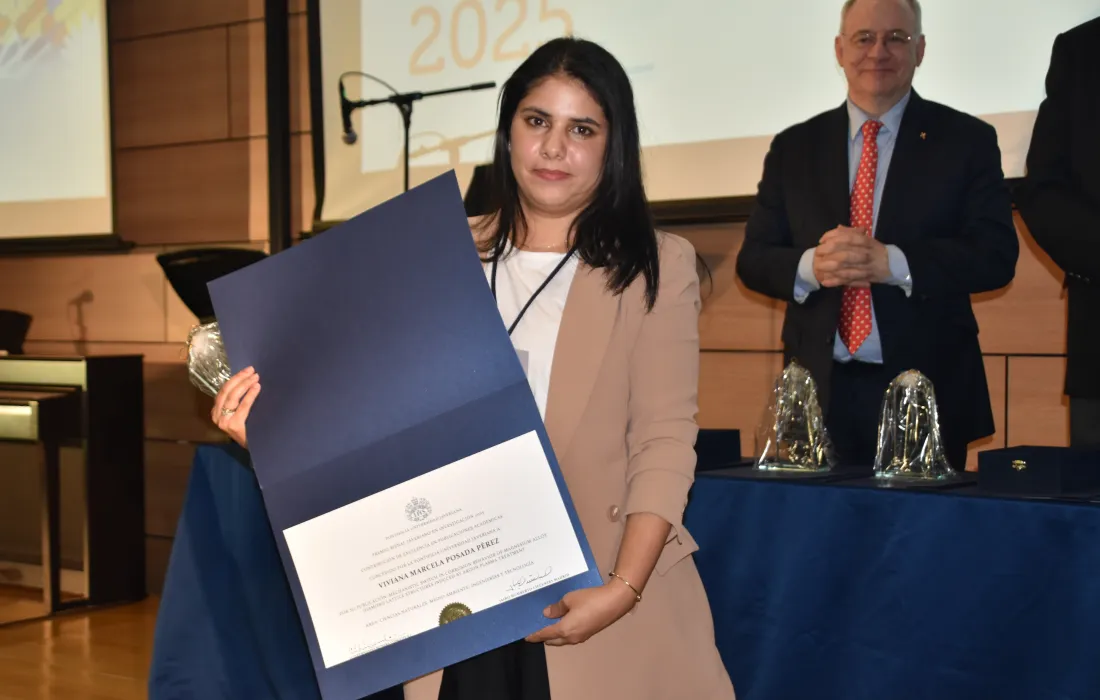 Viviana Posada Premio Bienal Javeriana Viviana Posada Premio Bienal Javeriana