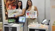 Estudiantes exponiendo en PROYECTA