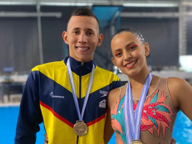 Estudiante de Administración de Empresas se coronó campeona en natación artística en el Suramericano de Deportes Acuáticos 2021