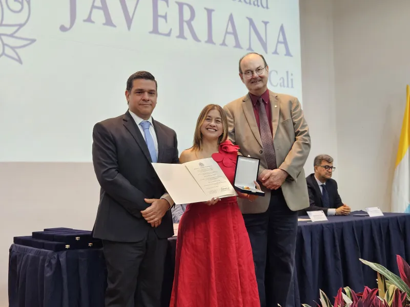 Cruz San Pedro Claver: 25 estudiantes reconocidos por sus calidades humanas y espíritu javeriano Cruz San Pedro Claver: 25 estudiantes reconocidos por sus calidades humanas y espíritu javeriano