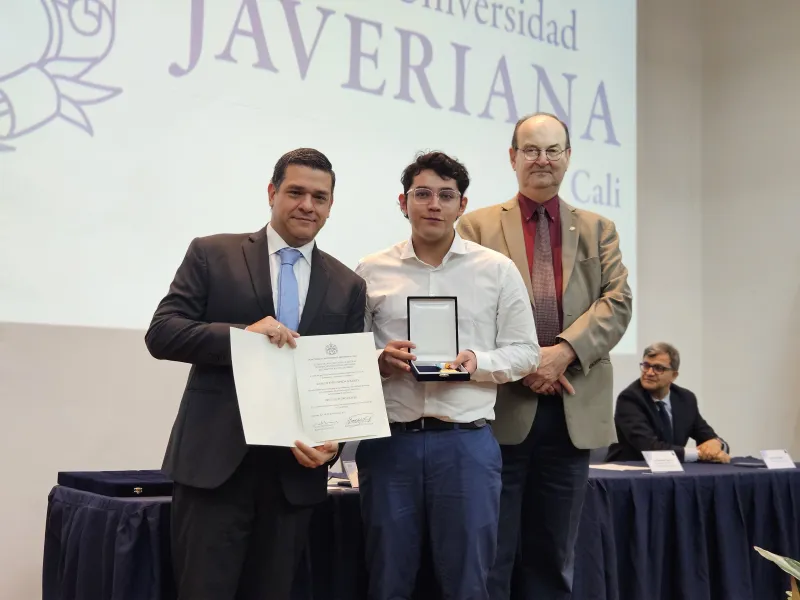 Cruz San Pedro Claver: 25 estudiantes reconocidos por sus calidades humanas y espíritu javeriano Cruz San Pedro Claver: 25 estudiantes reconocidos por sus calidades humanas y espíritu javeriano