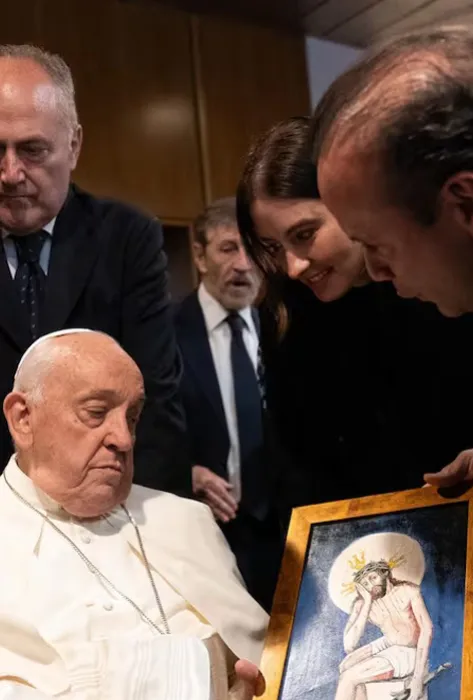 Pintura del profesor Harvy Oviedo fue entregada al papa Francisco en el Vaticano