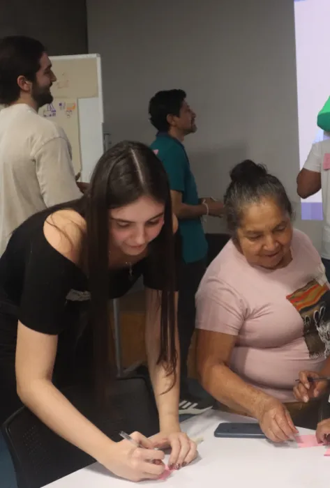 Estudiantes y mujeres lideresas se unen para tejer un futuro sostenible Estudiantes y mujeres lideresas se unen para tejer un futuro sostenible